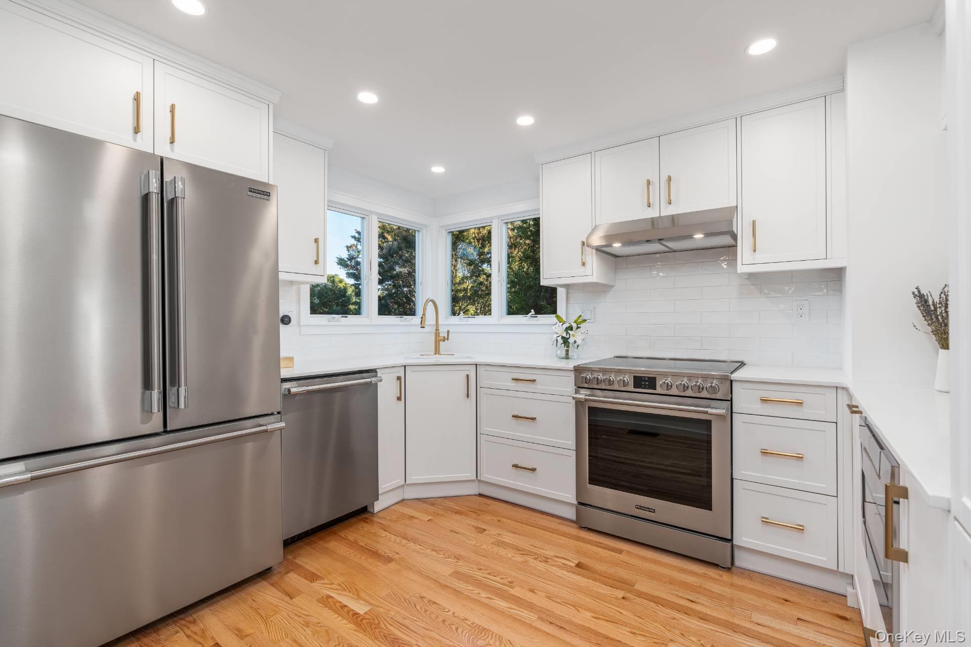 380 The Strand Property Photo 15