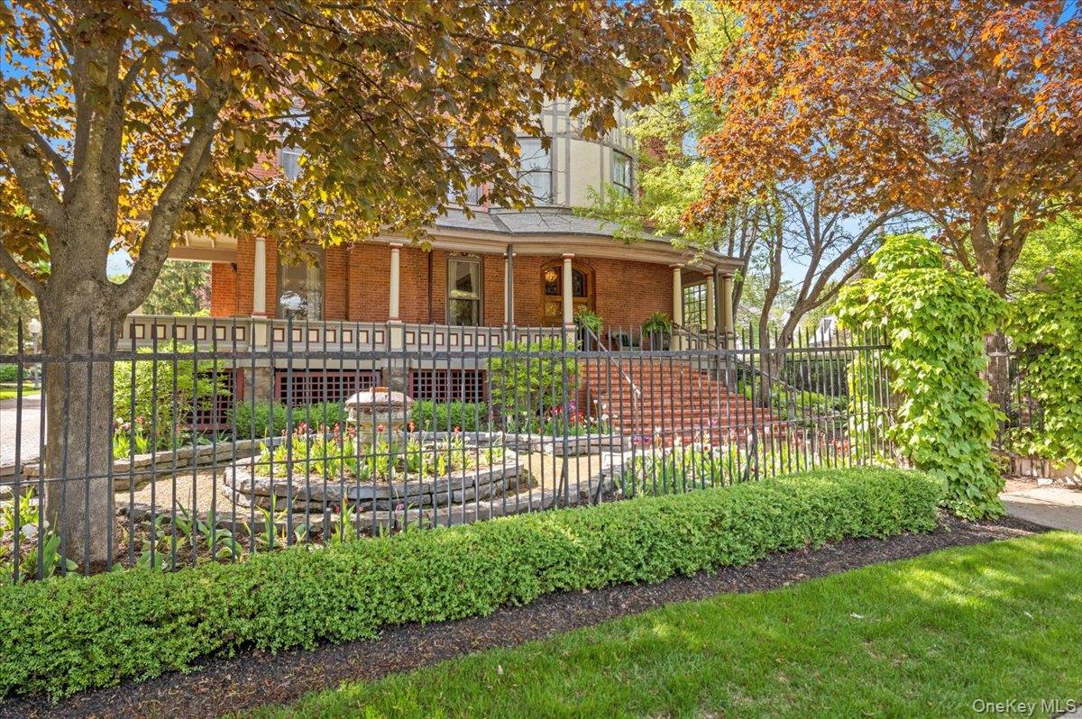 605 N. Broadway Property Photo 4
