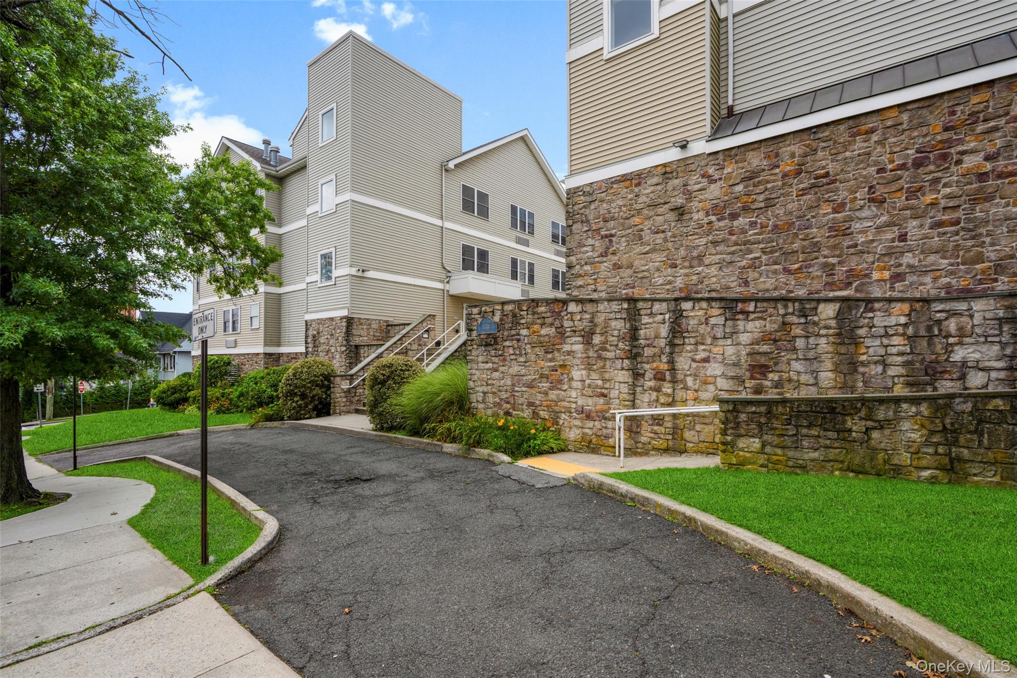 342 Westchester Avenue 25e Property Photo 2