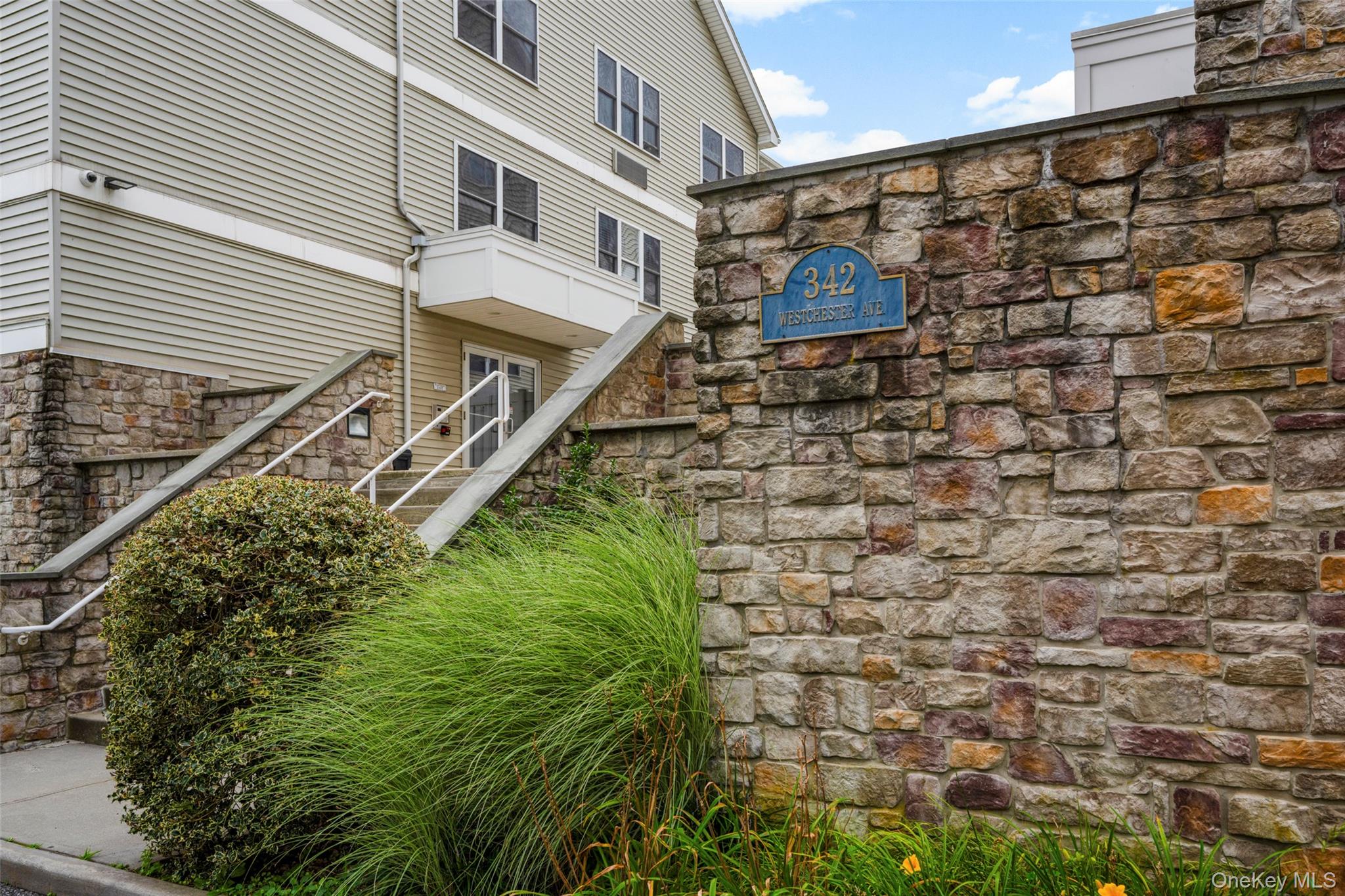 342 Westchester Avenue 25e Property Photo 3