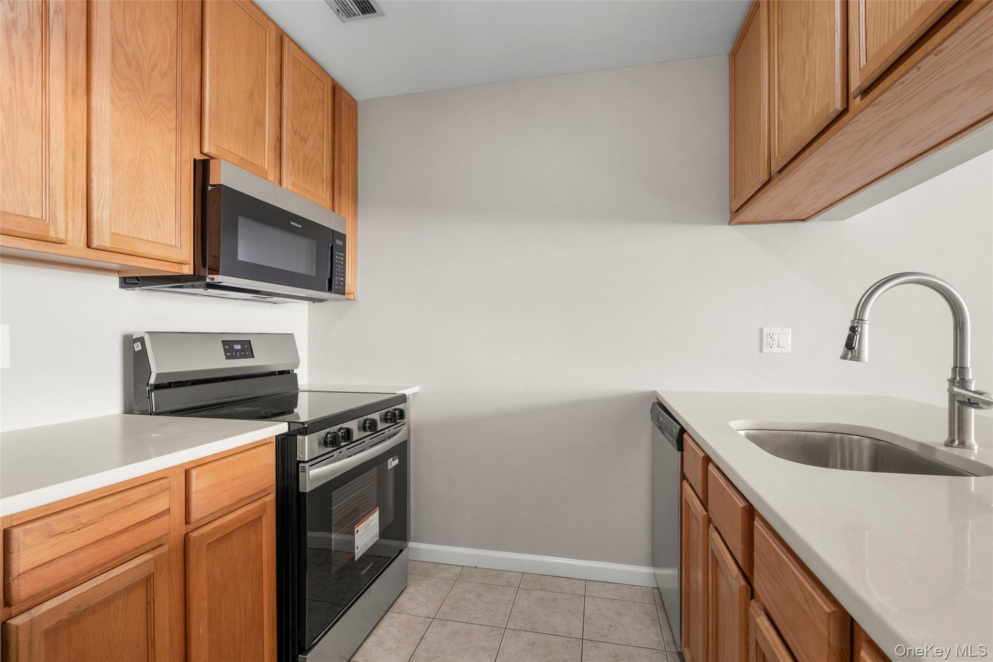 342 Westchester Avenue 25e Property Photo 12