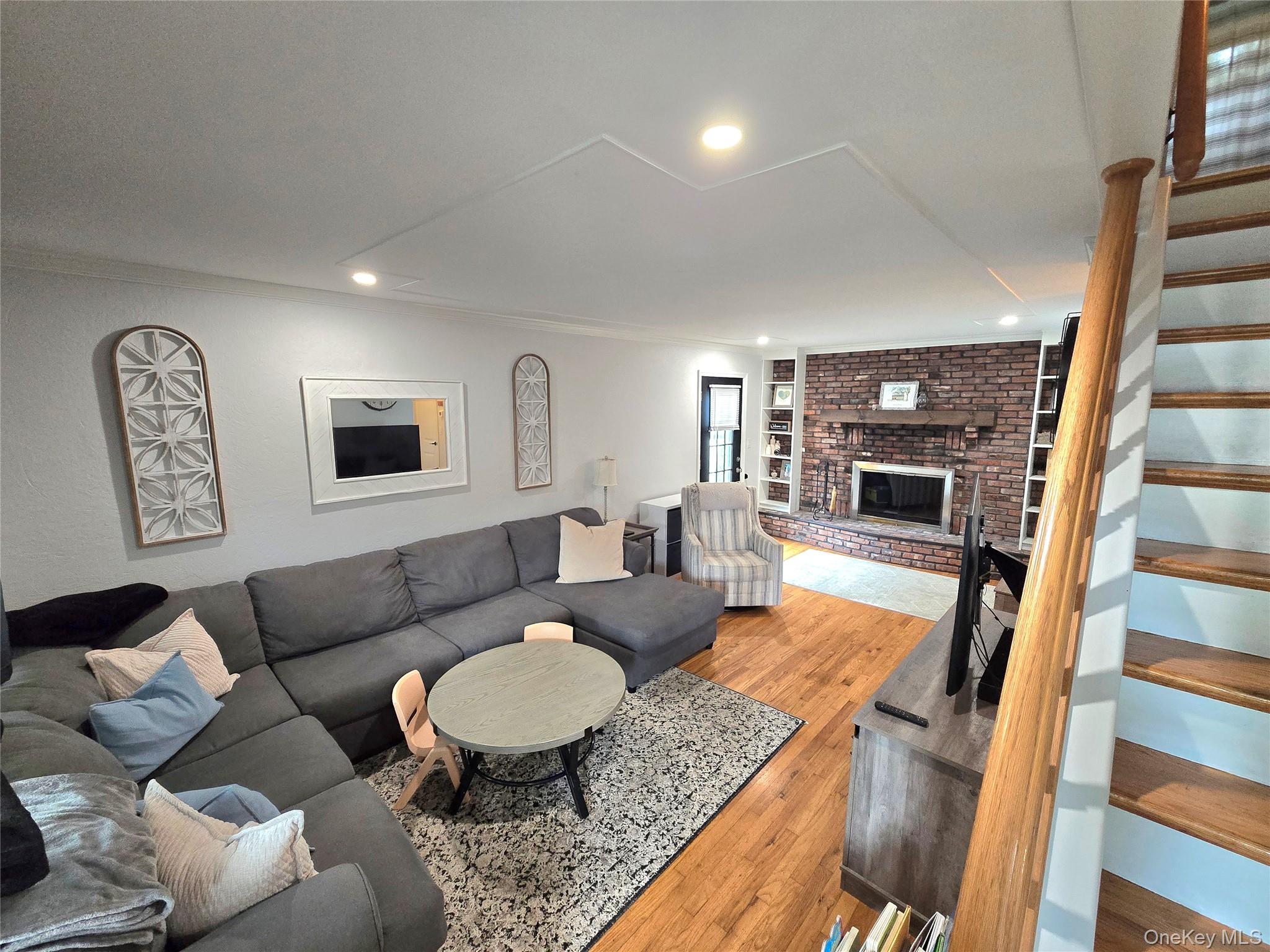 9 Runyon Street Property Photo 5