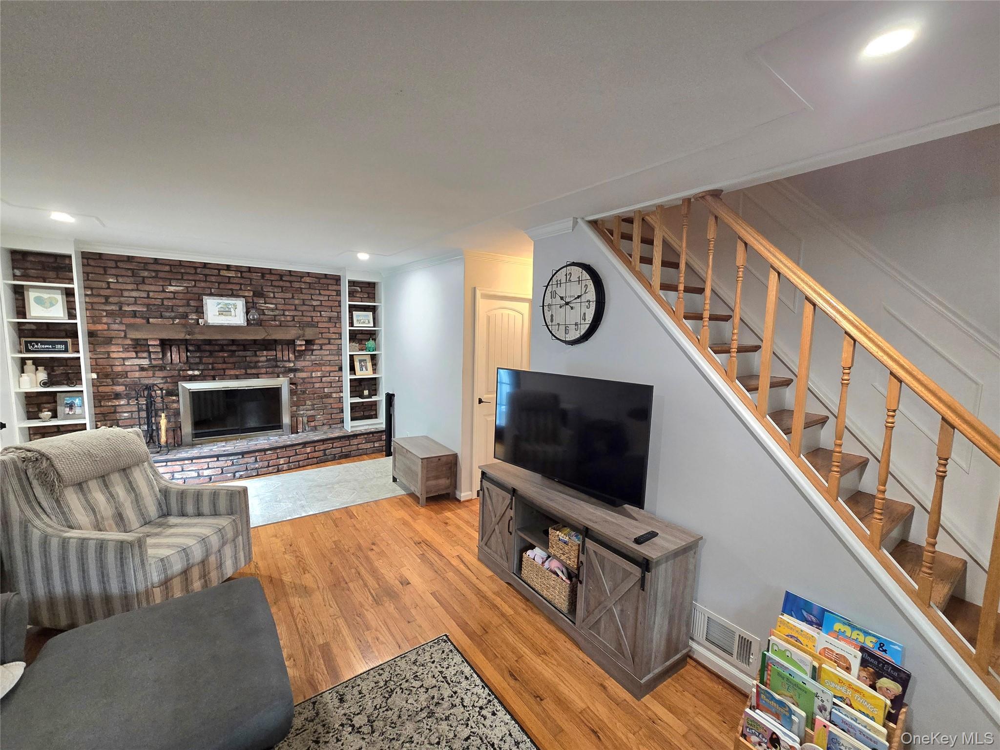 9 Runyon Street Property Photo 7