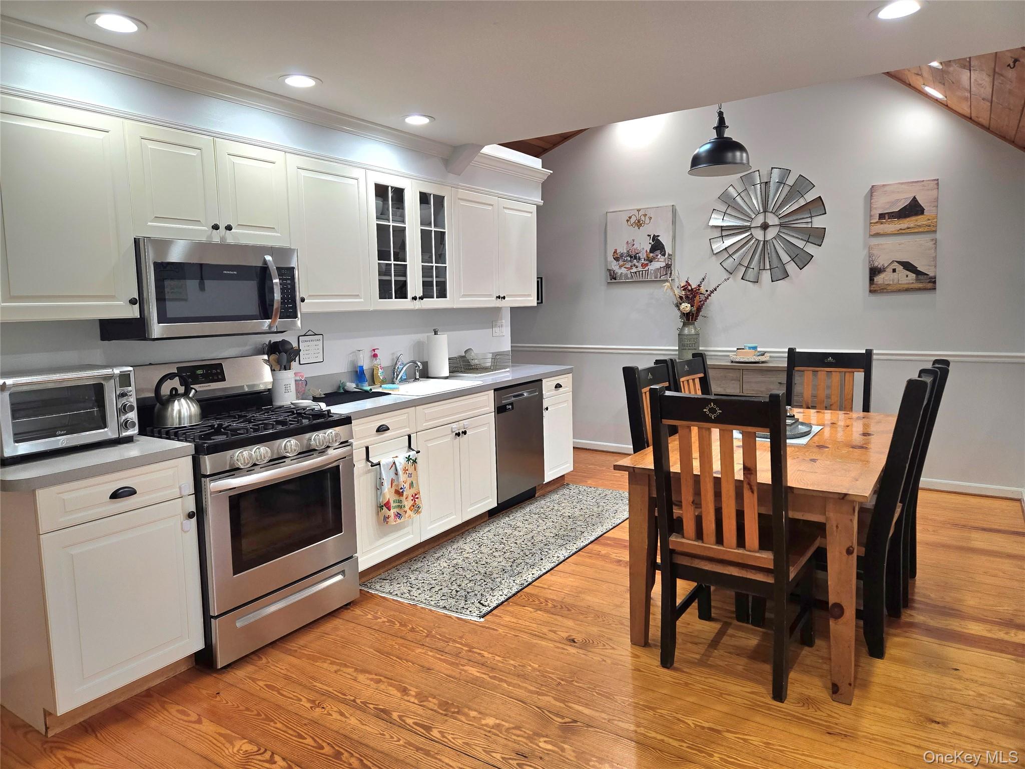 9 Runyon Street Property Photo 14