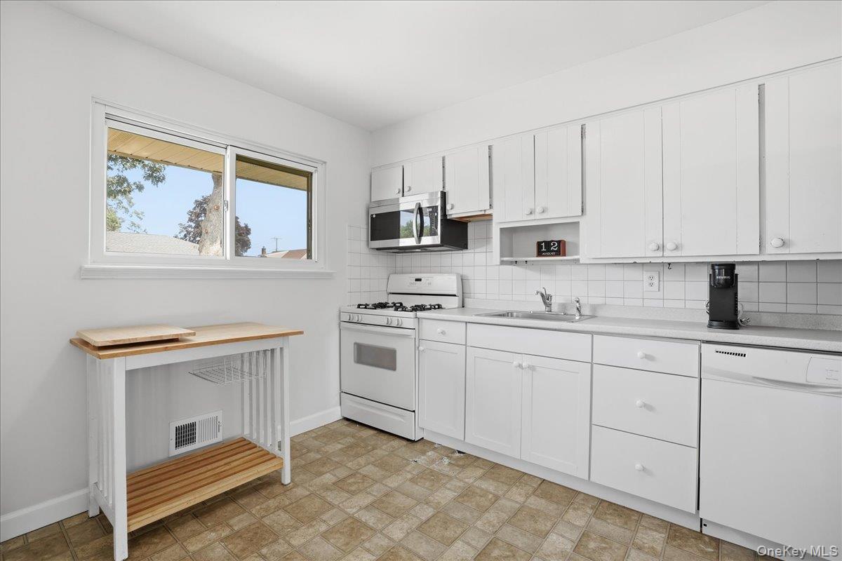 2 6th Avenue Property Photo 10