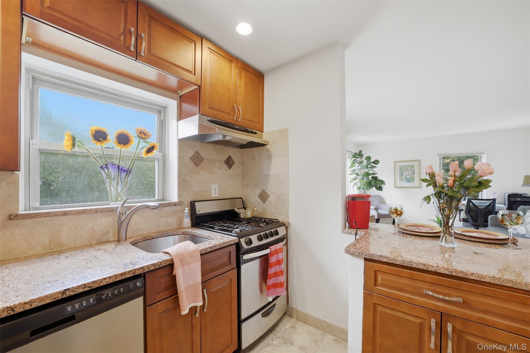 330 S Broadway B11 Property Photo 10