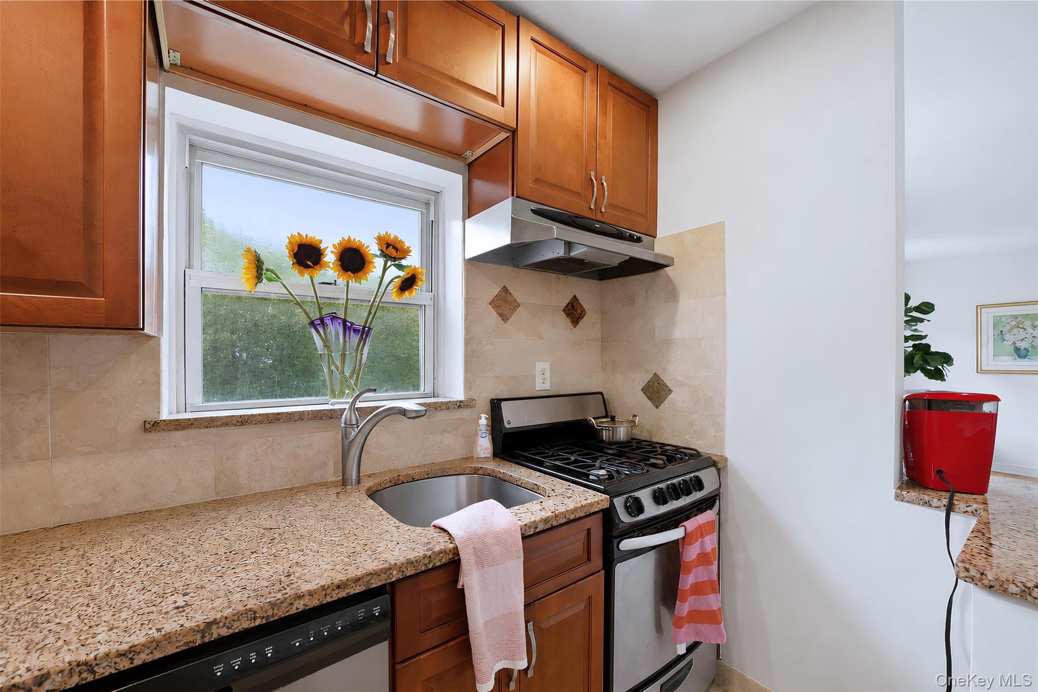 330 S Broadway B11 Property Photo 11