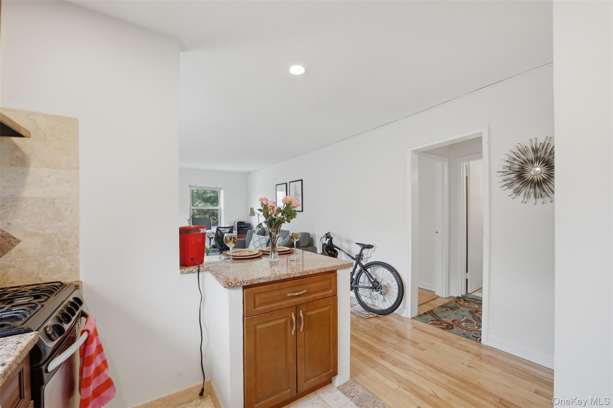 330 S Broadway B11 Property Photo 12