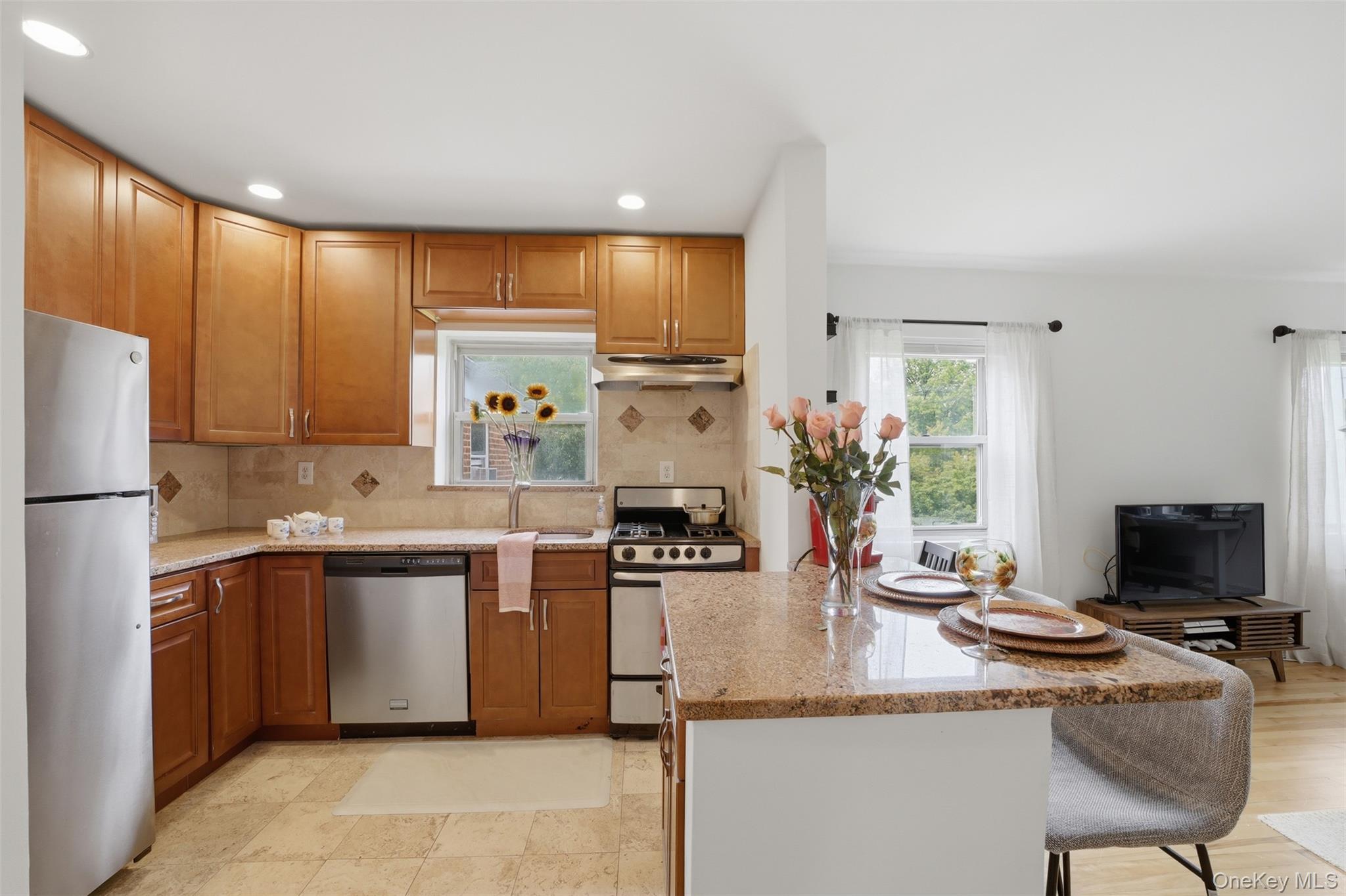 330 S Broadway B11 Property Photo 14