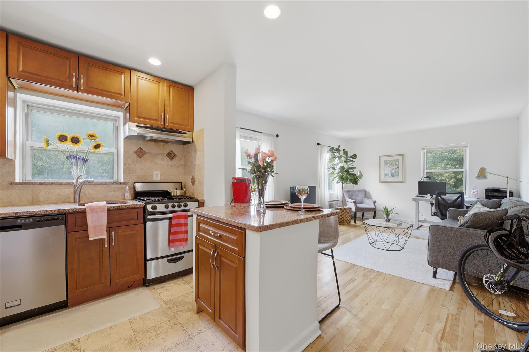 330 S Broadway B11 Property Photo 15