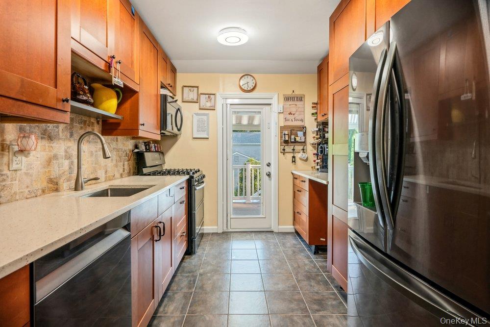 107 Avenue A Property Photo 6