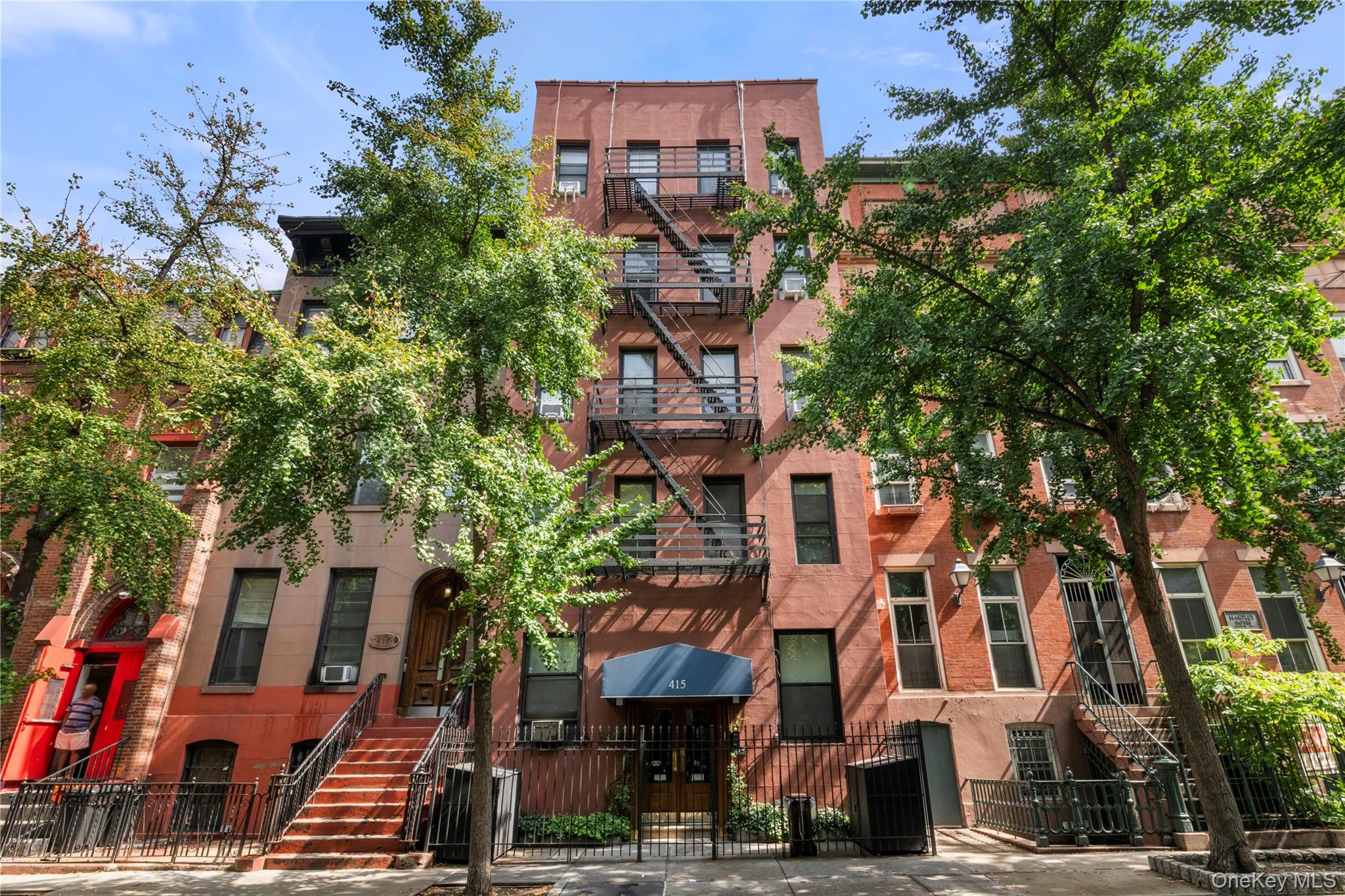 415 W 46 Street 2d Property Photo 1