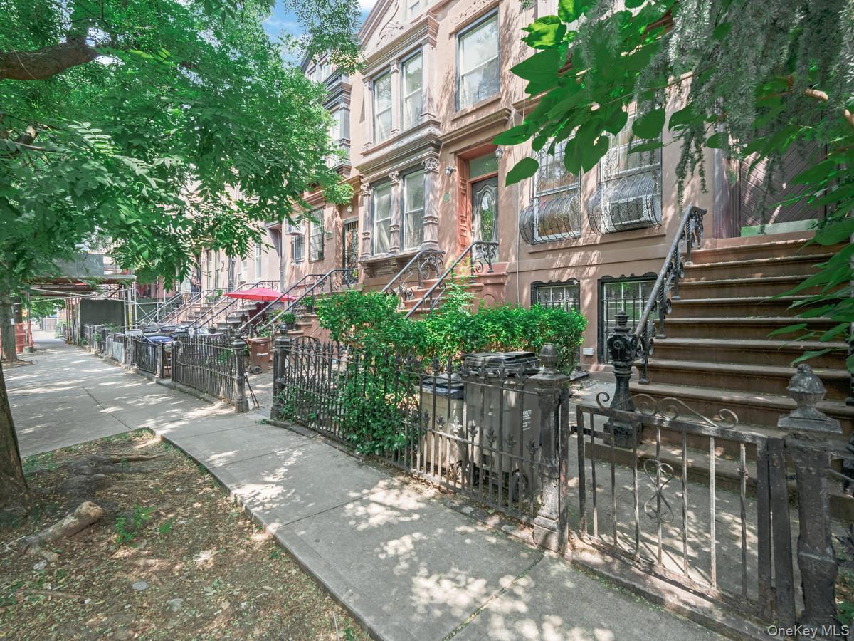 809a Greene Avenue Hse Property Photo 3