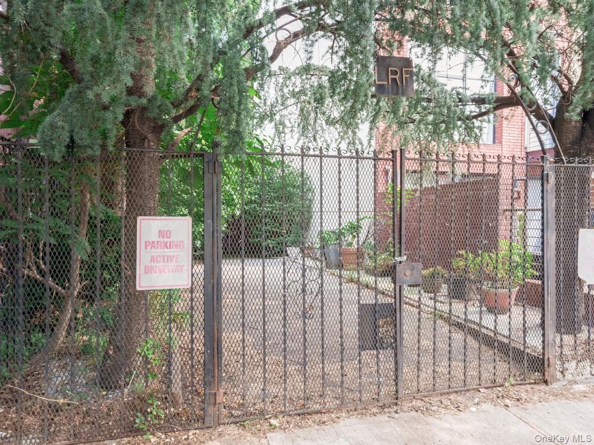 809a Greene Avenue Hse Property Photo 5