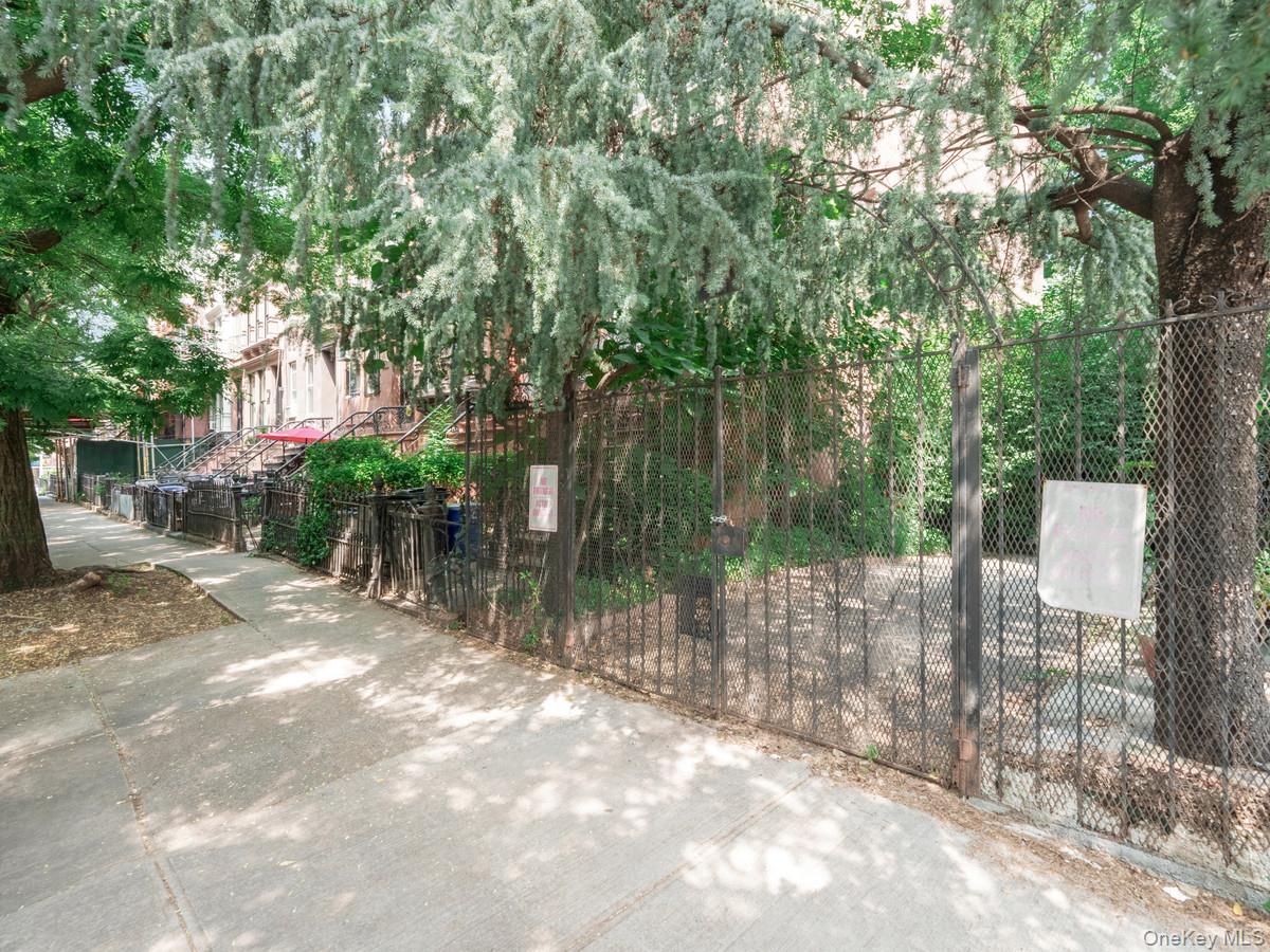 809a Greene Avenue Hse Property Photo 6