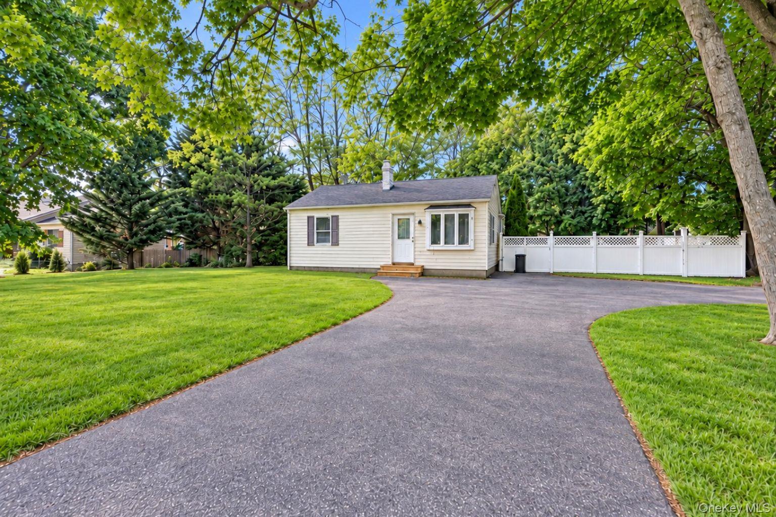685 Horseblock Road Property Photo 1