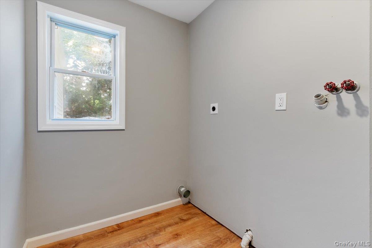 685 Horseblock Road Property Photo 23