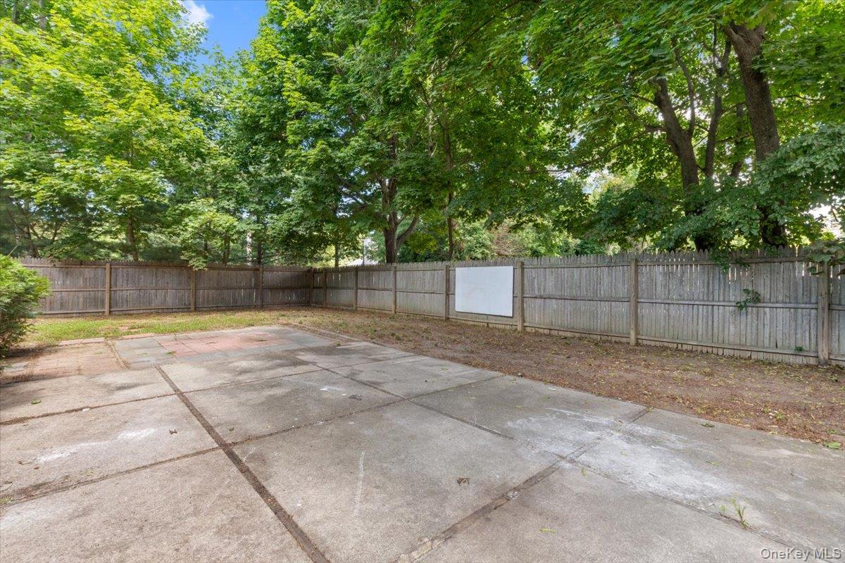685 Horseblock Road Property Photo 26