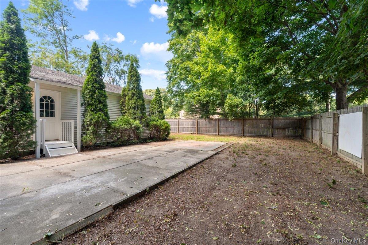 685 Horseblock Road Property Photo 28