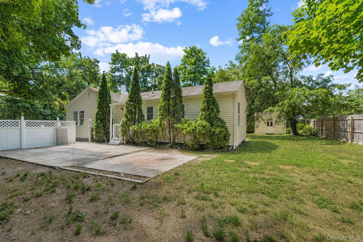 685 Horseblock Road Property Photo 29