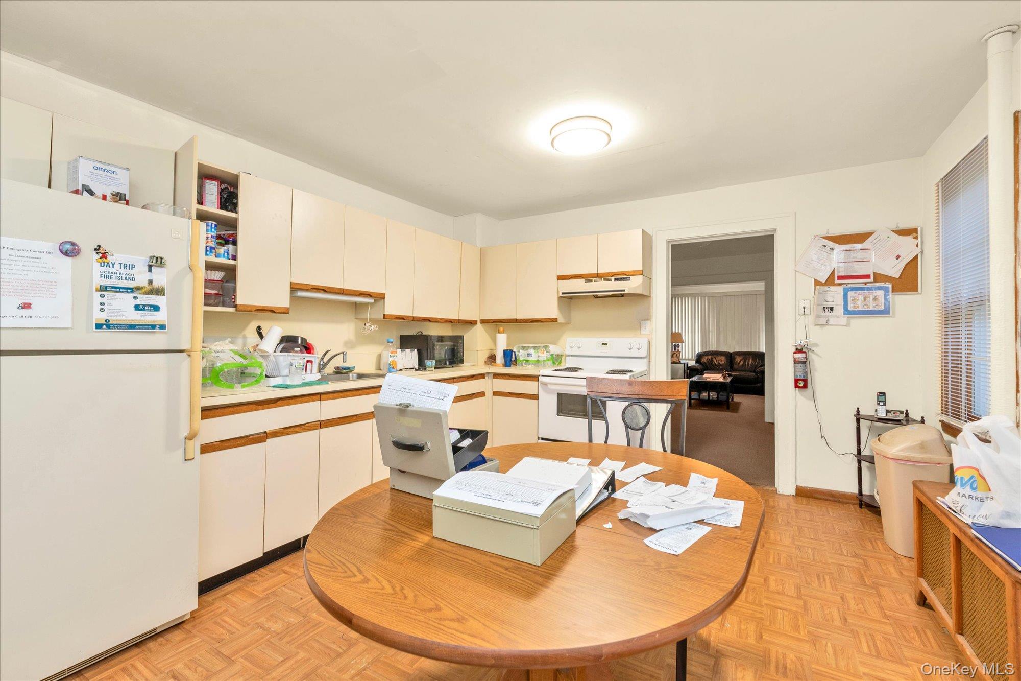343 Roslyn Avenue Property Photo 3