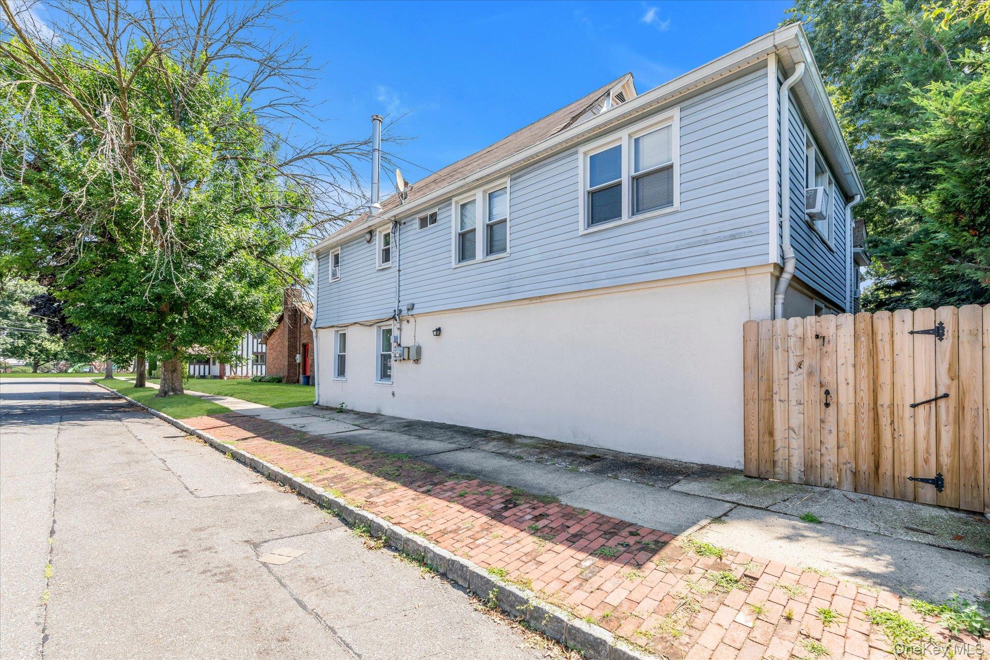 343 Roslyn Avenue Property Photo 12