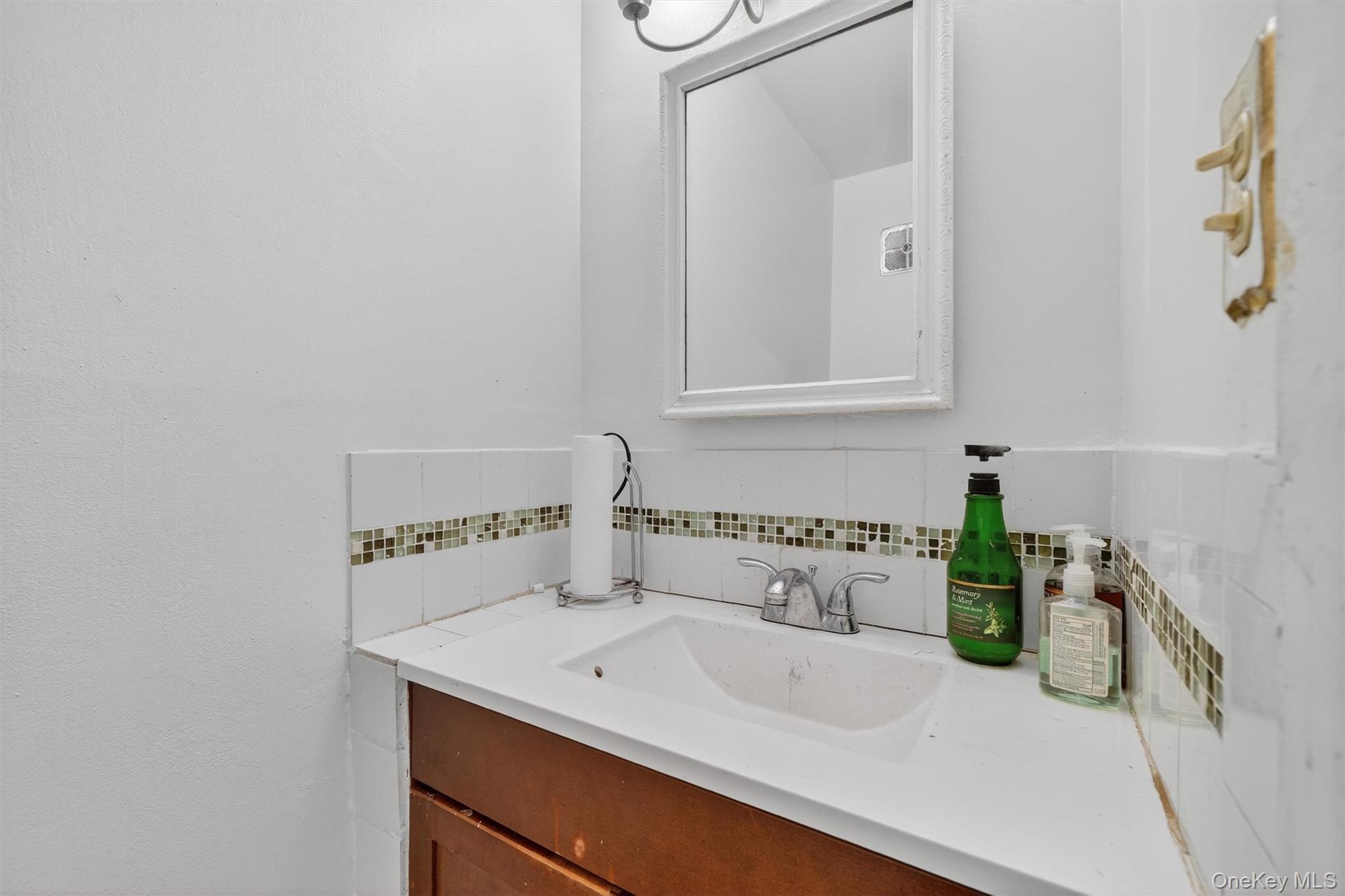 150 Glenwood Avenue F5 Property Photo 6