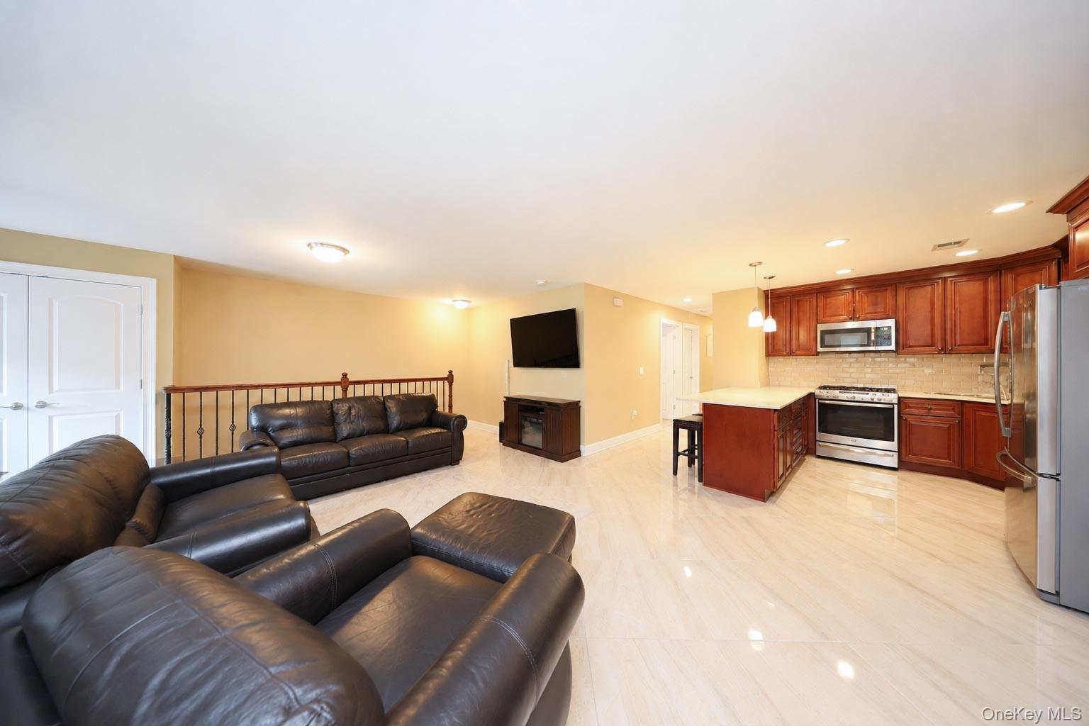 23 Wiltshire Ln Property Photo 3
