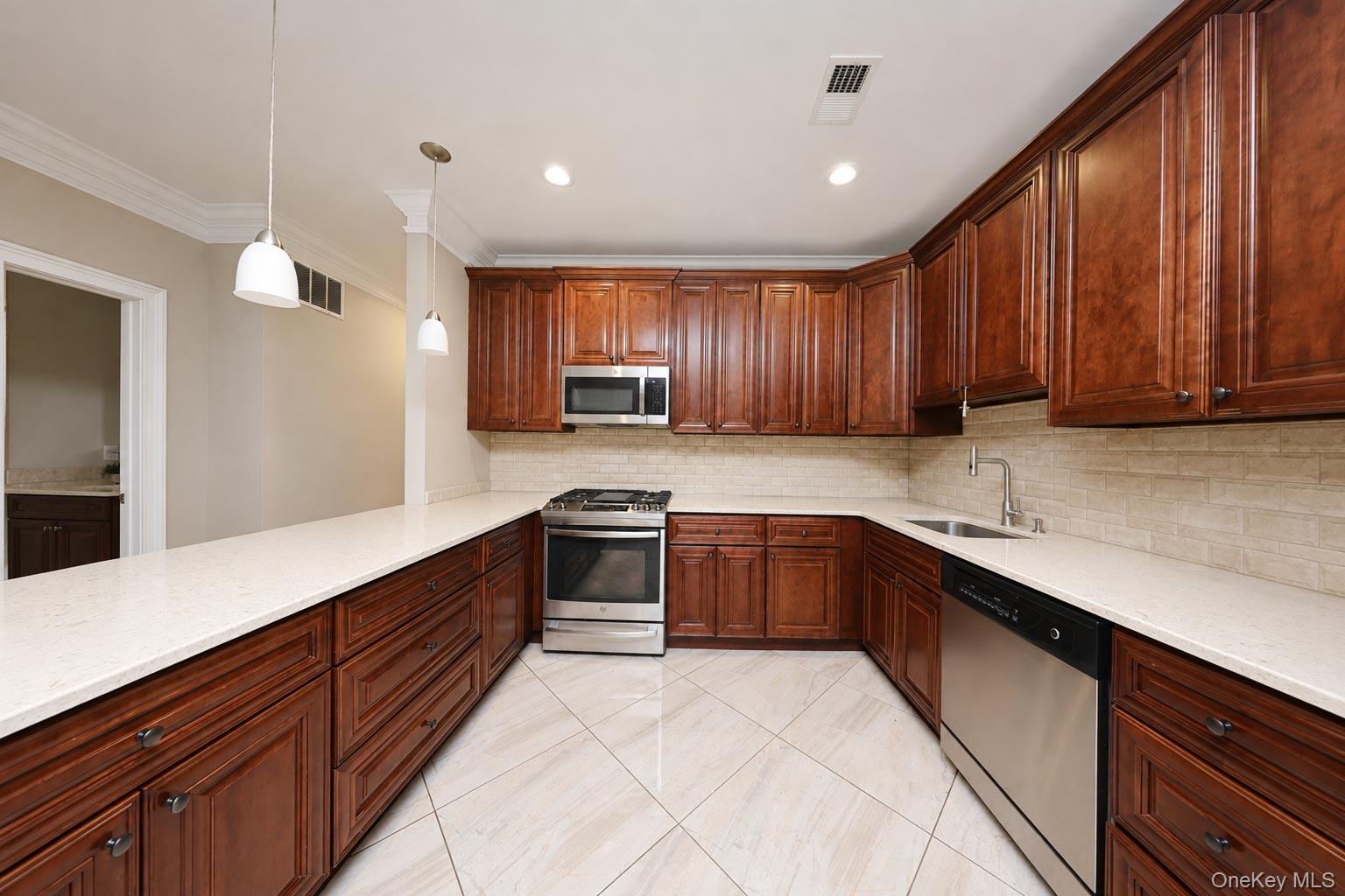 23 Wiltshire Ln Property Photo 8
