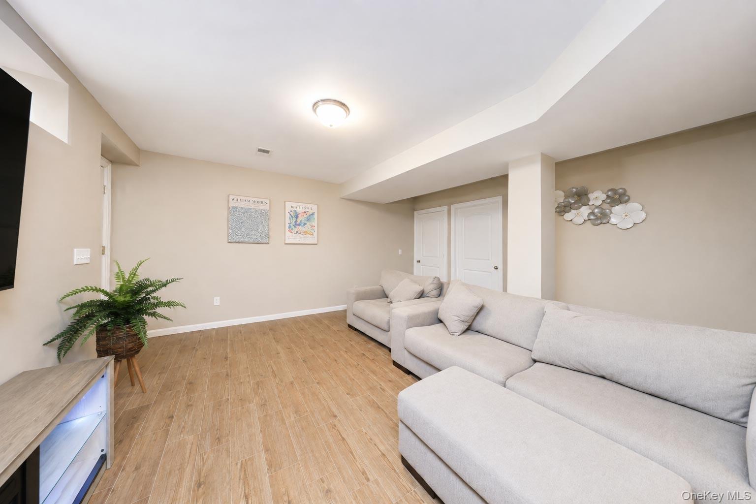 23 Wiltshire Ln Property Photo 14
