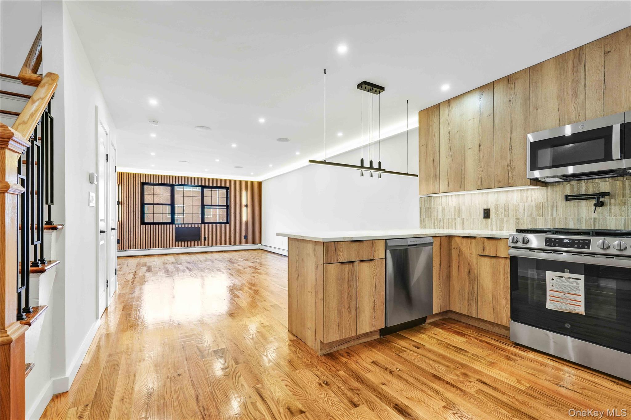 989 Schenck Avenue Property Photo 2