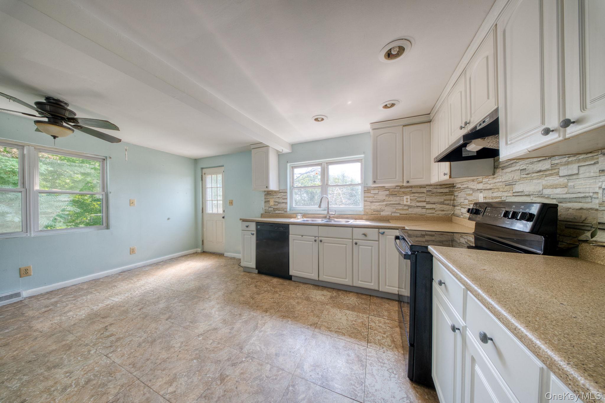 14 Airport Road Property Photo 4