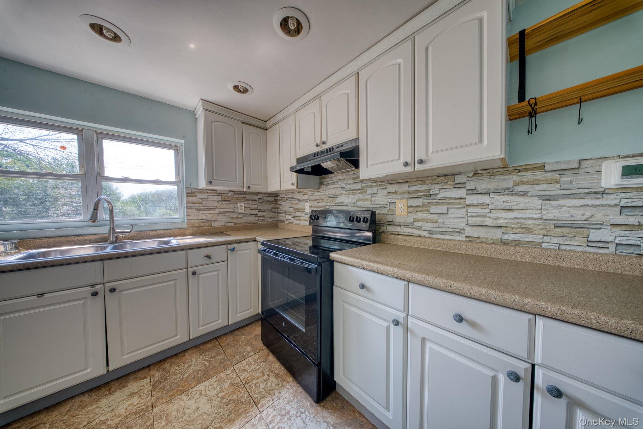 14 Airport Road Property Photo 5