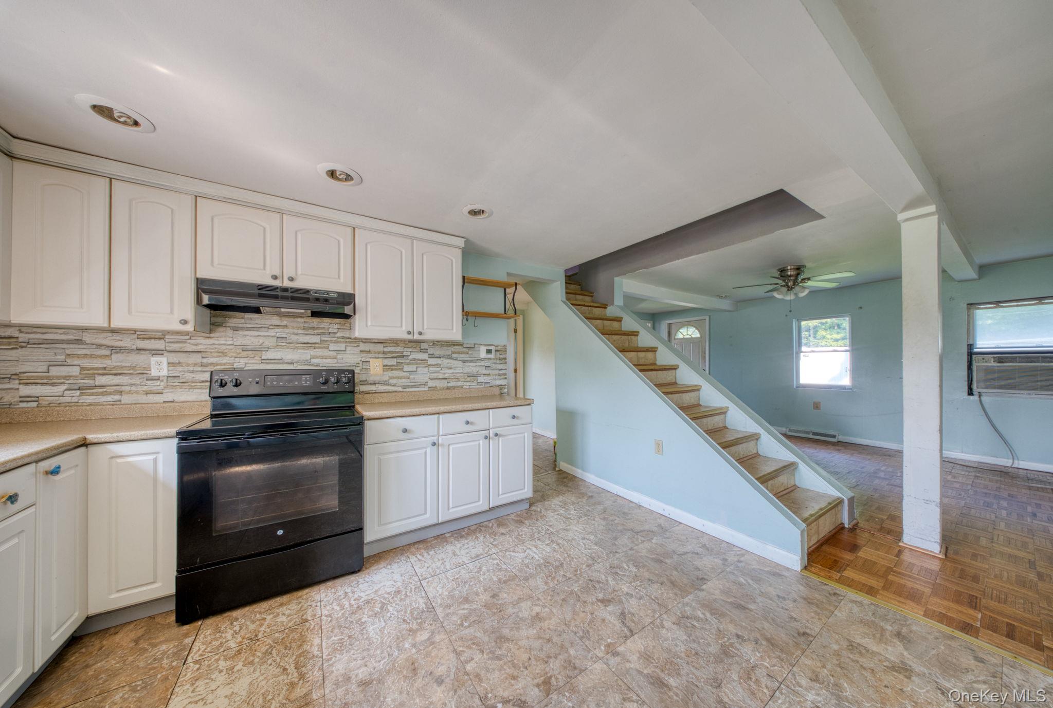 14 Airport Road Property Photo 6
