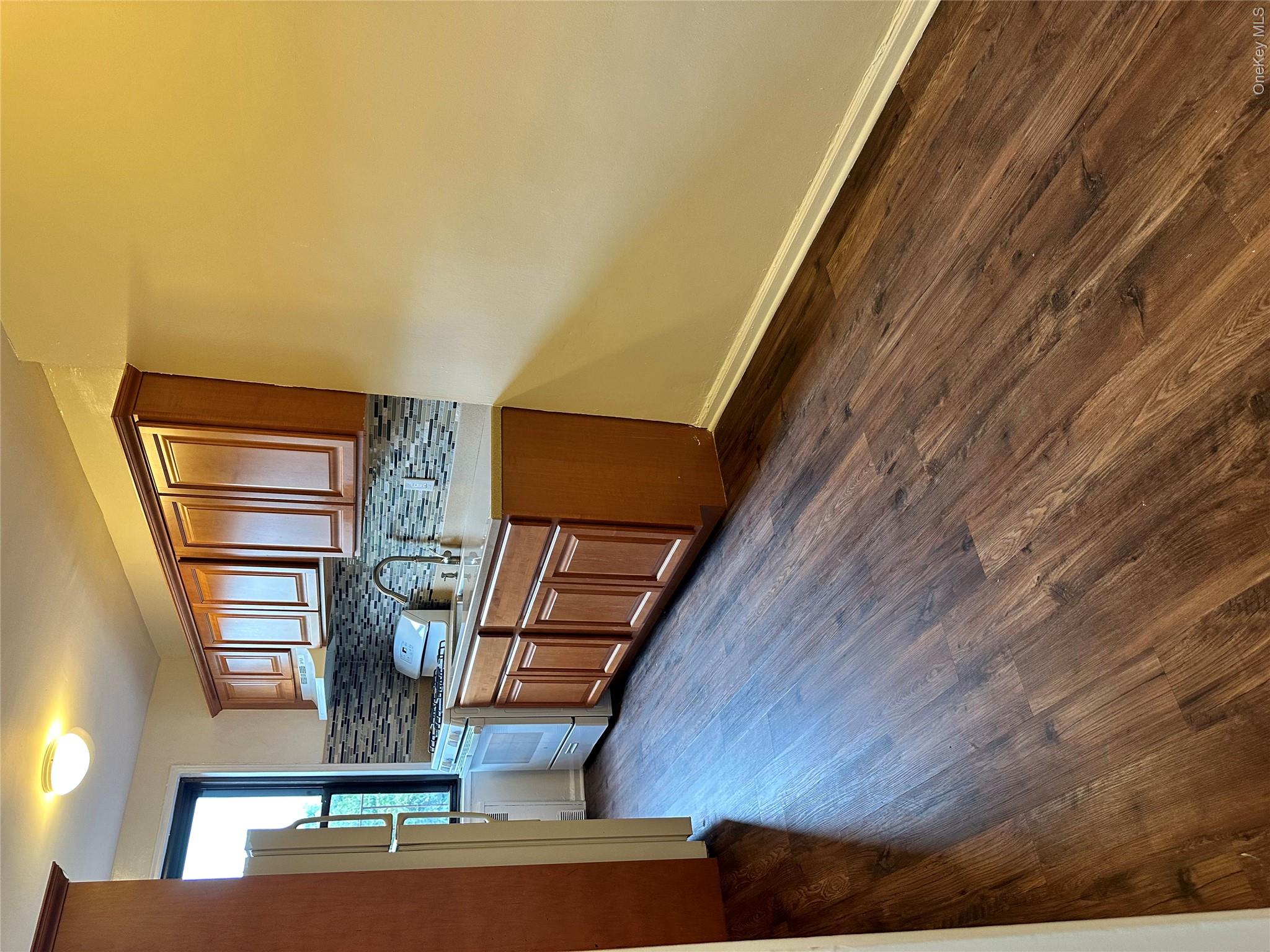 150-25 72 Road 1j Property Photo 5