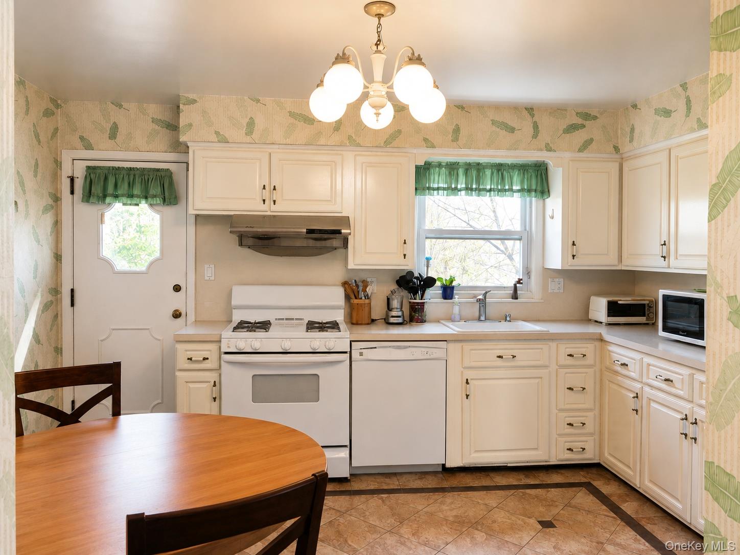 174 Waverly Road Property Photo 4