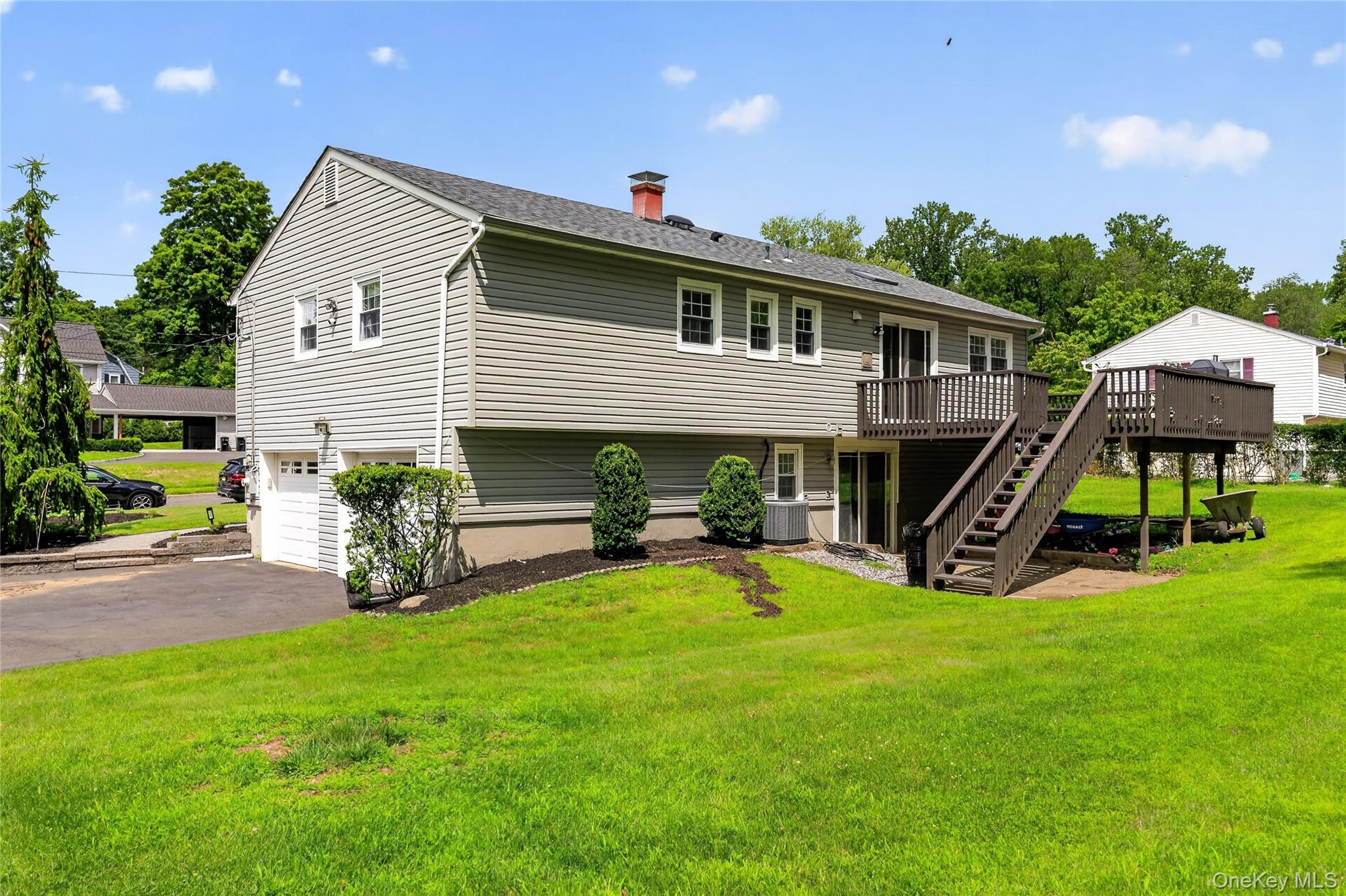 6 Linda Lane Property Photo 2