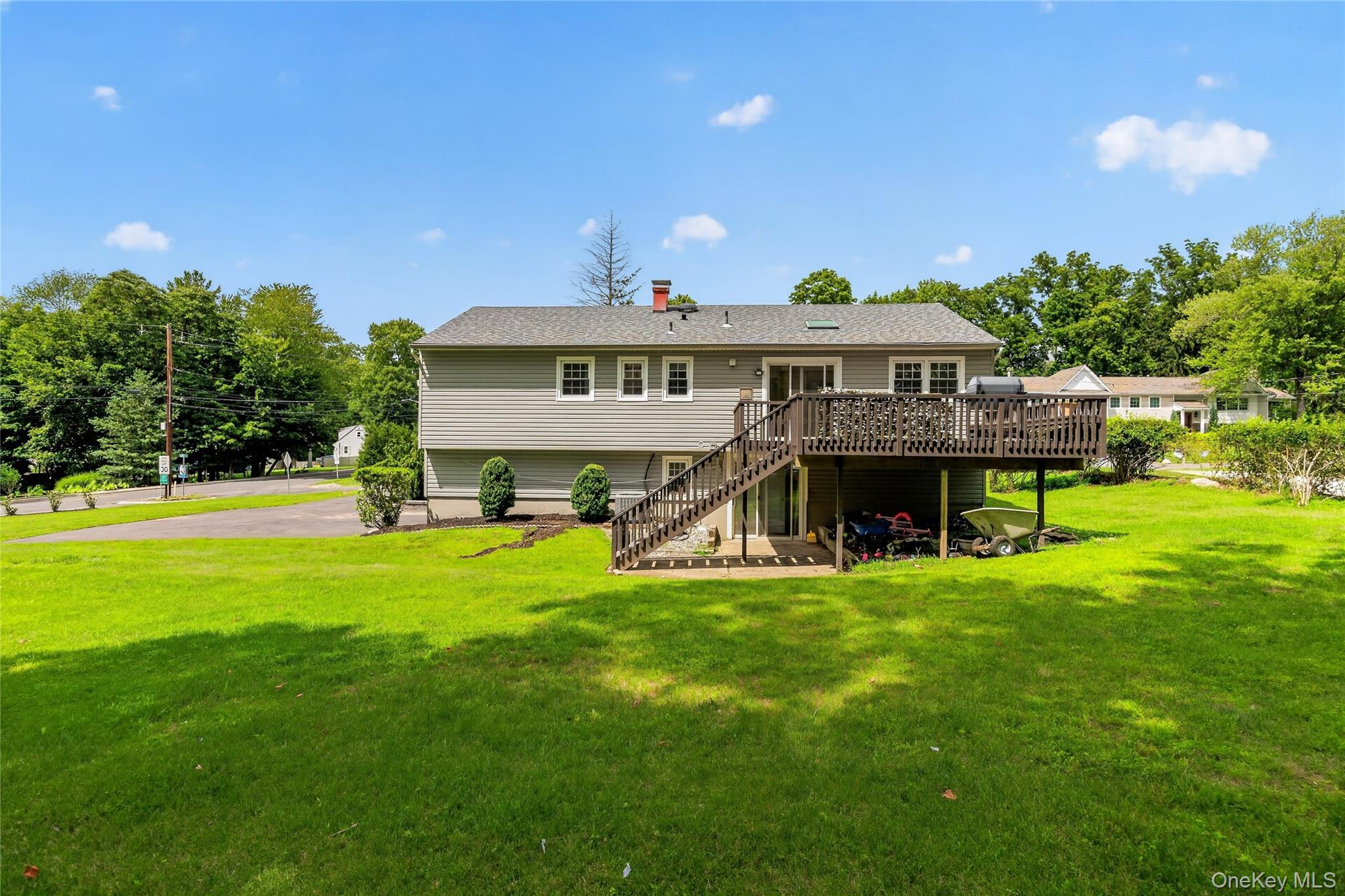 6 Linda Lane Property Photo 3