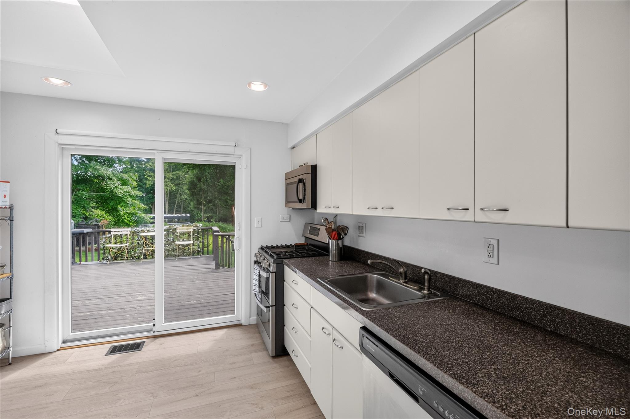 6 Linda Lane Property Photo 7