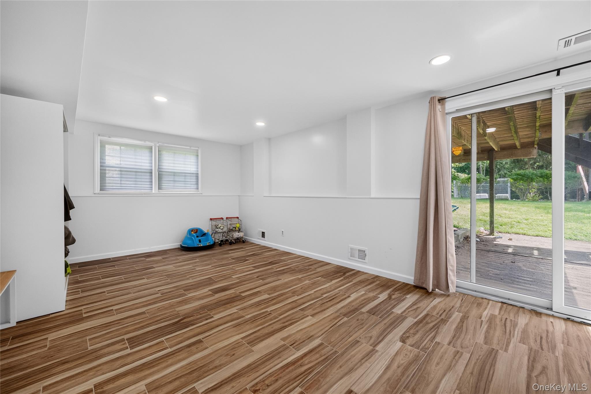 6 Linda Lane Property Photo 15