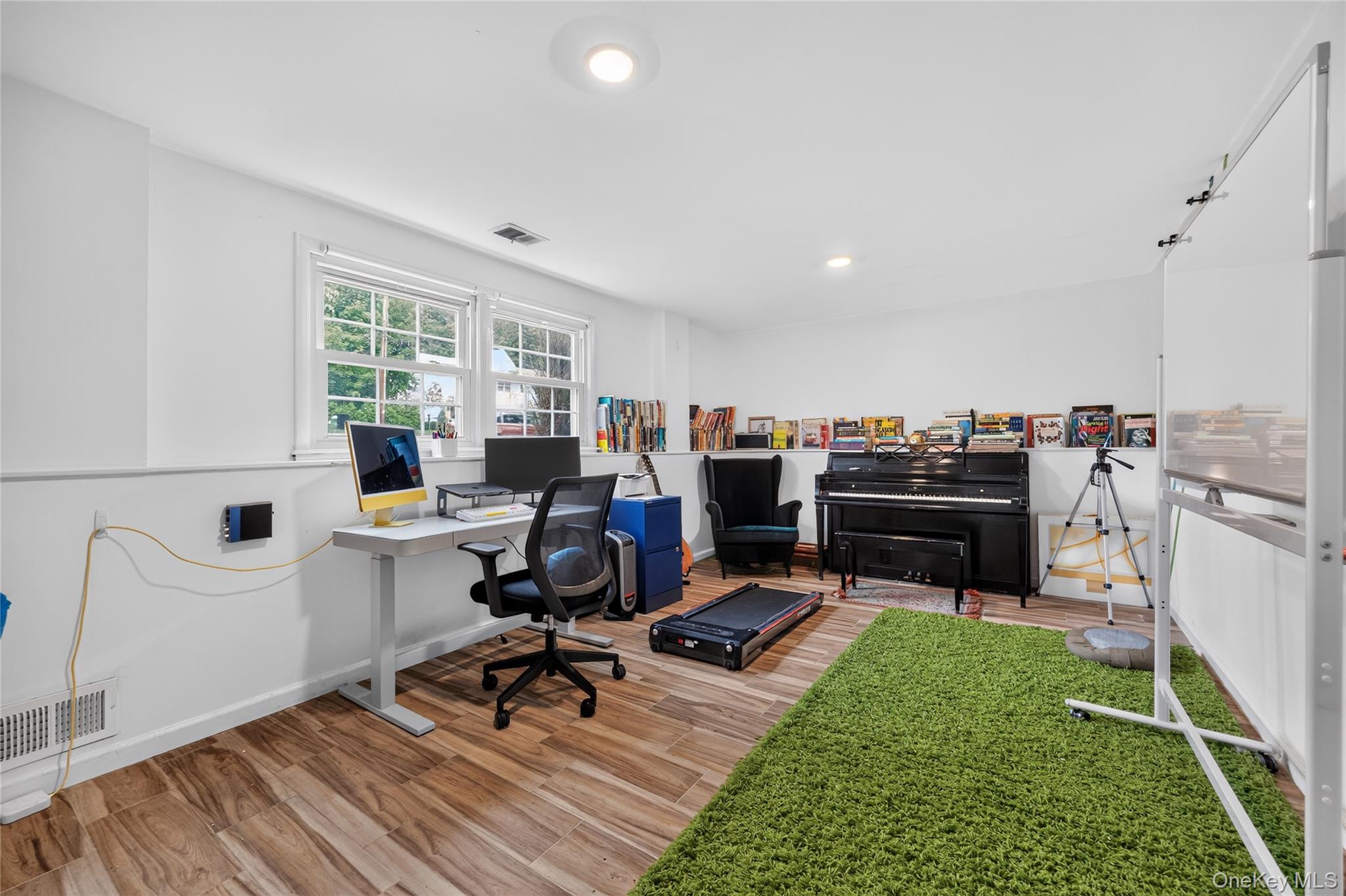 6 Linda Lane Property Photo 16