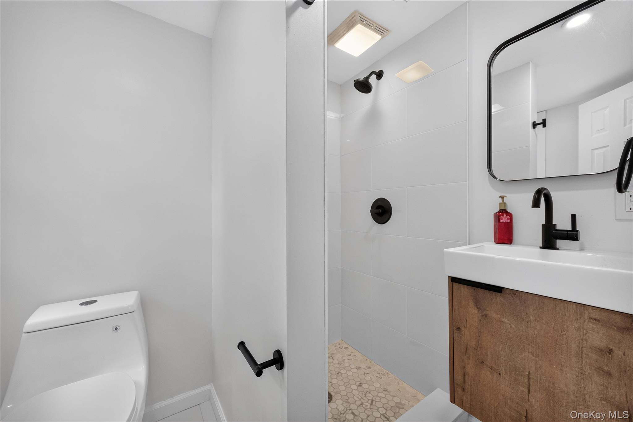 6 Linda Lane Property Photo 17