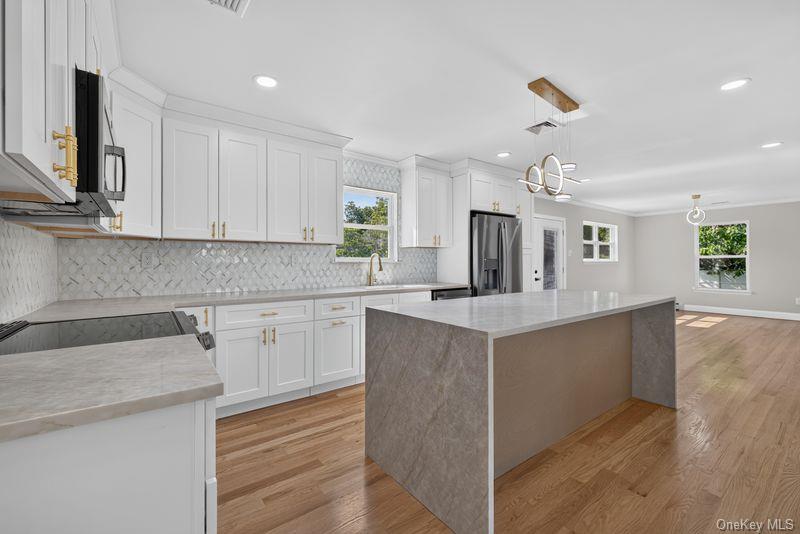 296 Westchester Avenue Property Photo 11