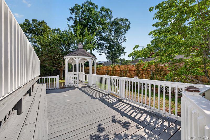 296 Westchester Avenue Property Photo 24