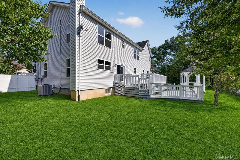 296 Westchester Avenue Property Photo 27