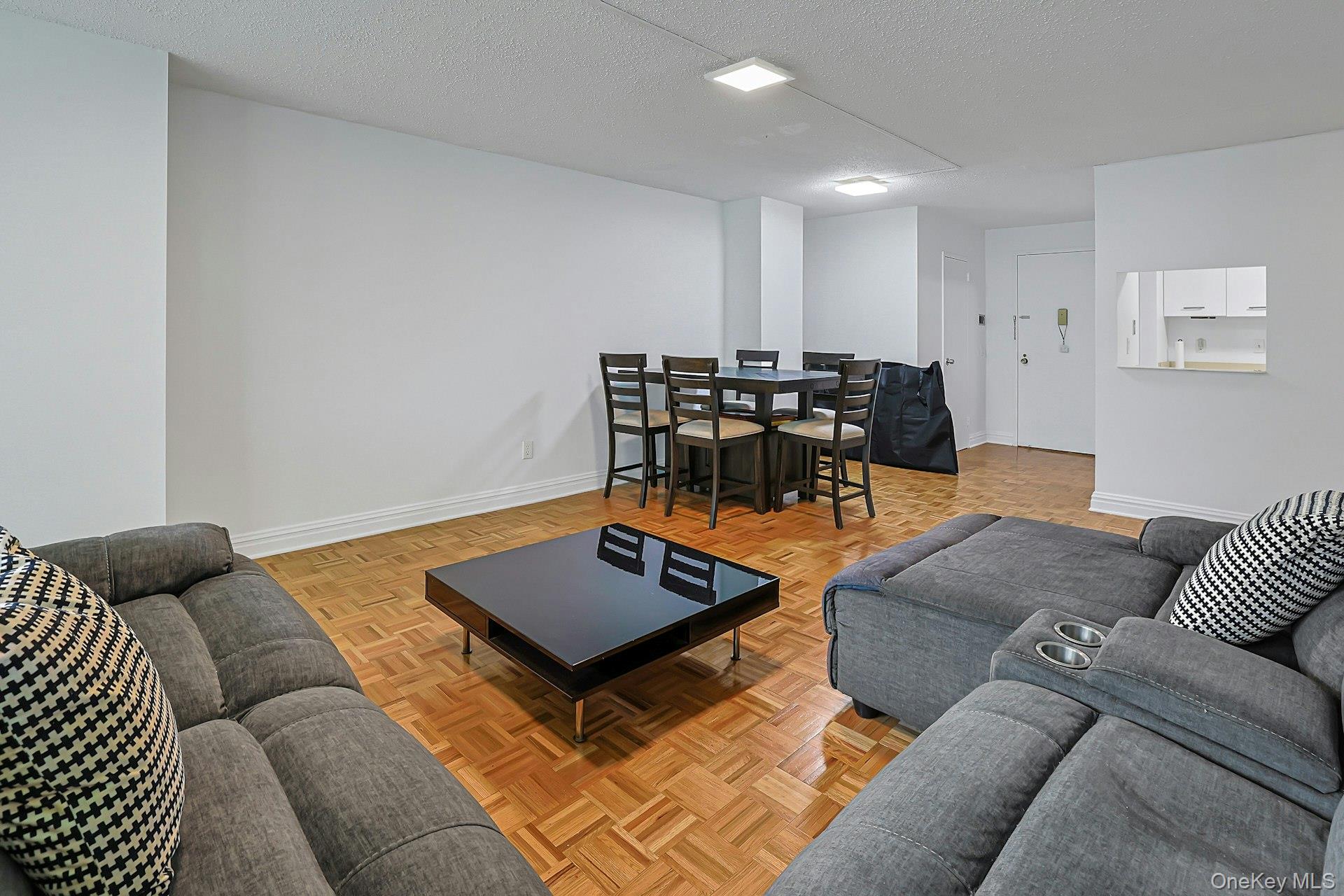 1270 North Avenue 1c Property Photo 3