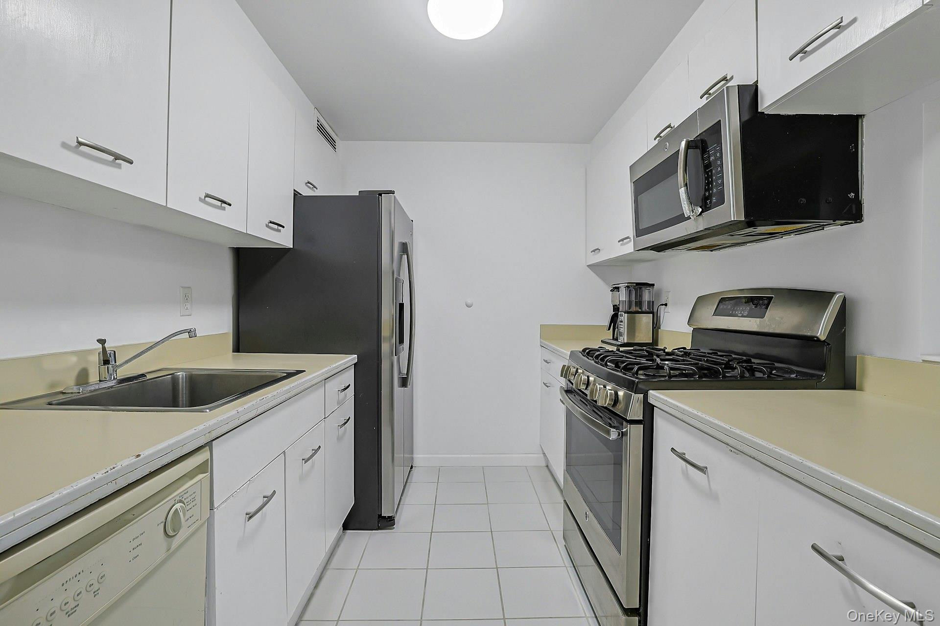 1270 North Avenue 1c Property Photo 7
