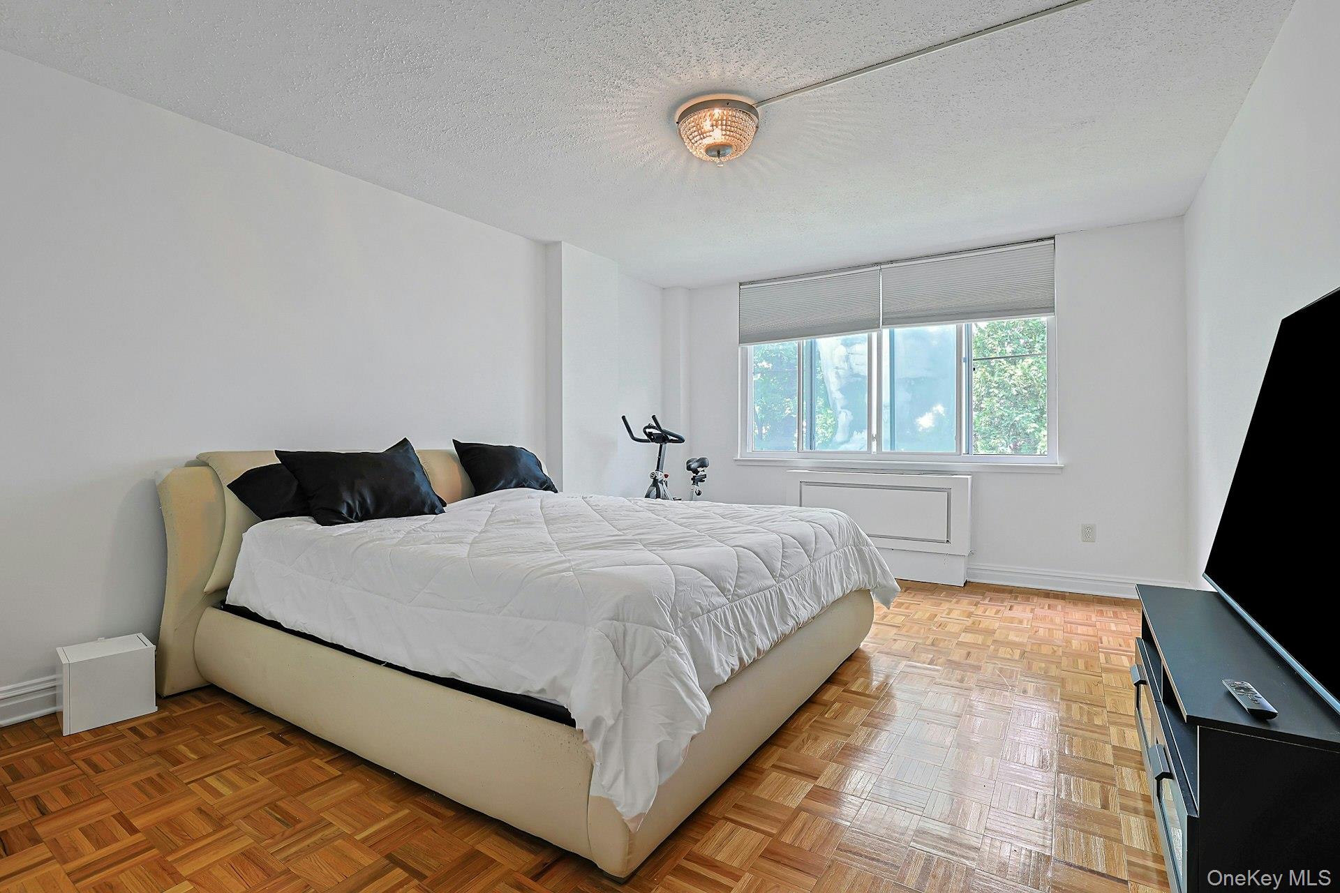 1270 North Avenue 1c Property Photo 8
