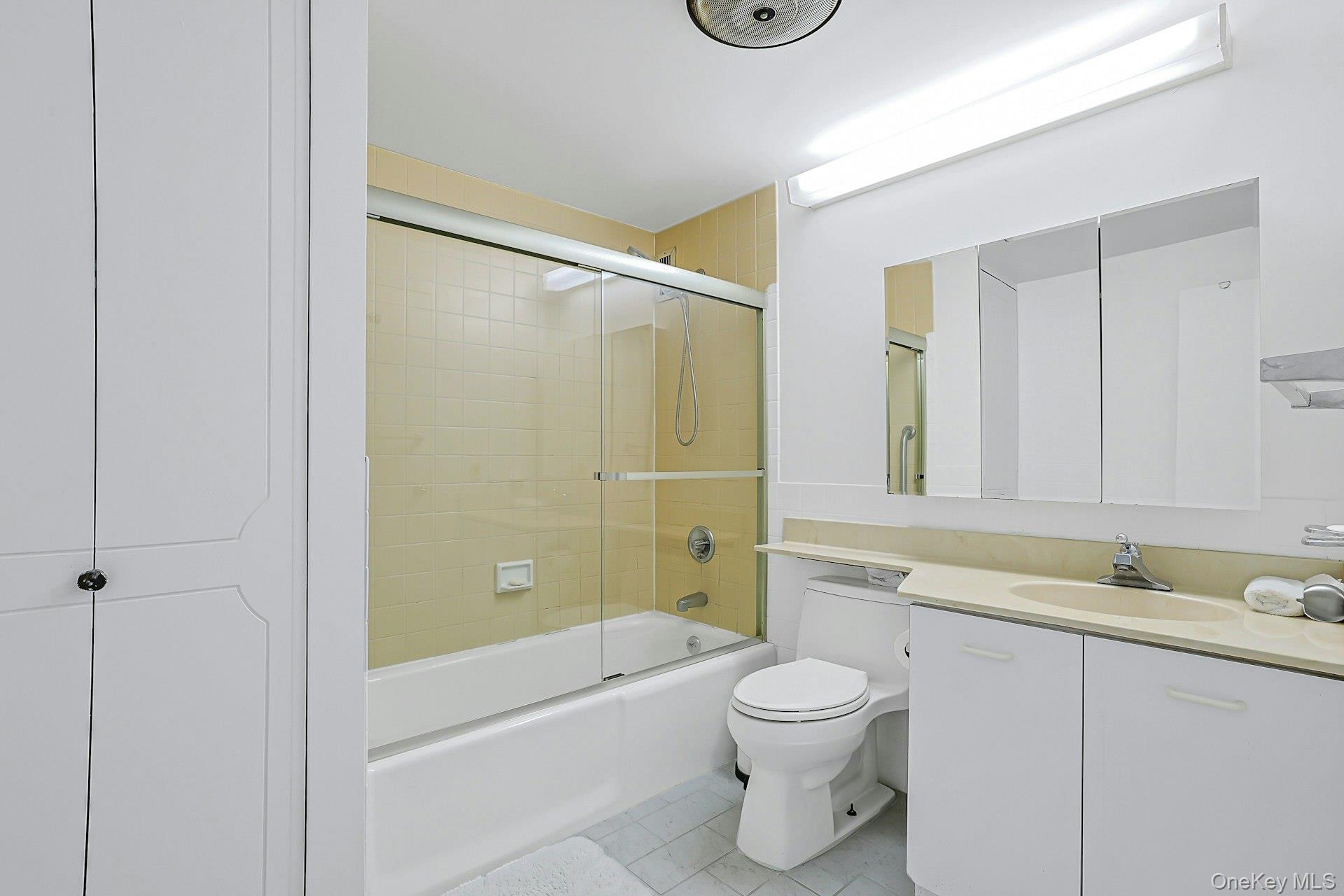1270 North Avenue 1c Property Photo 9