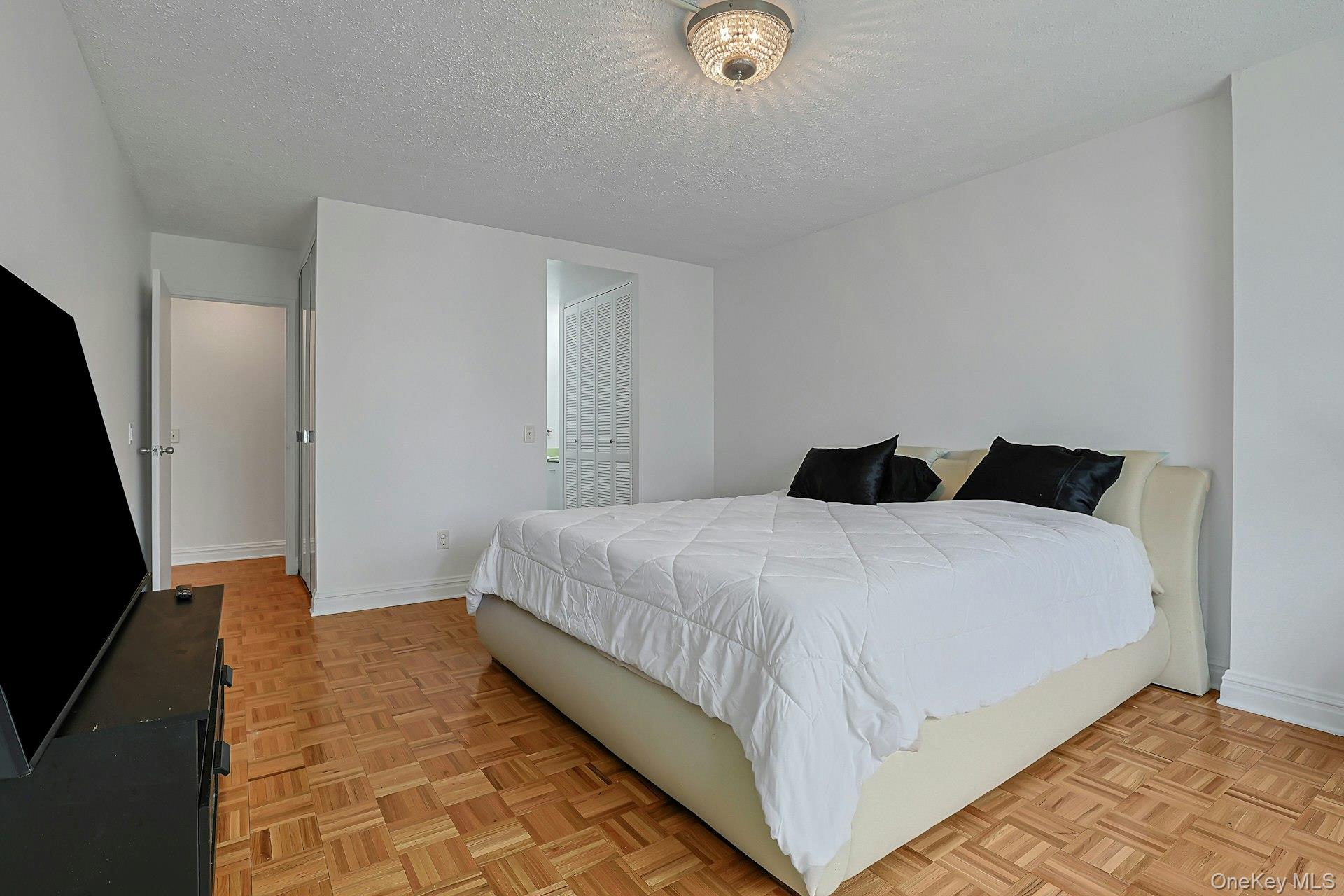 1270 North Avenue 1c Property Photo 10
